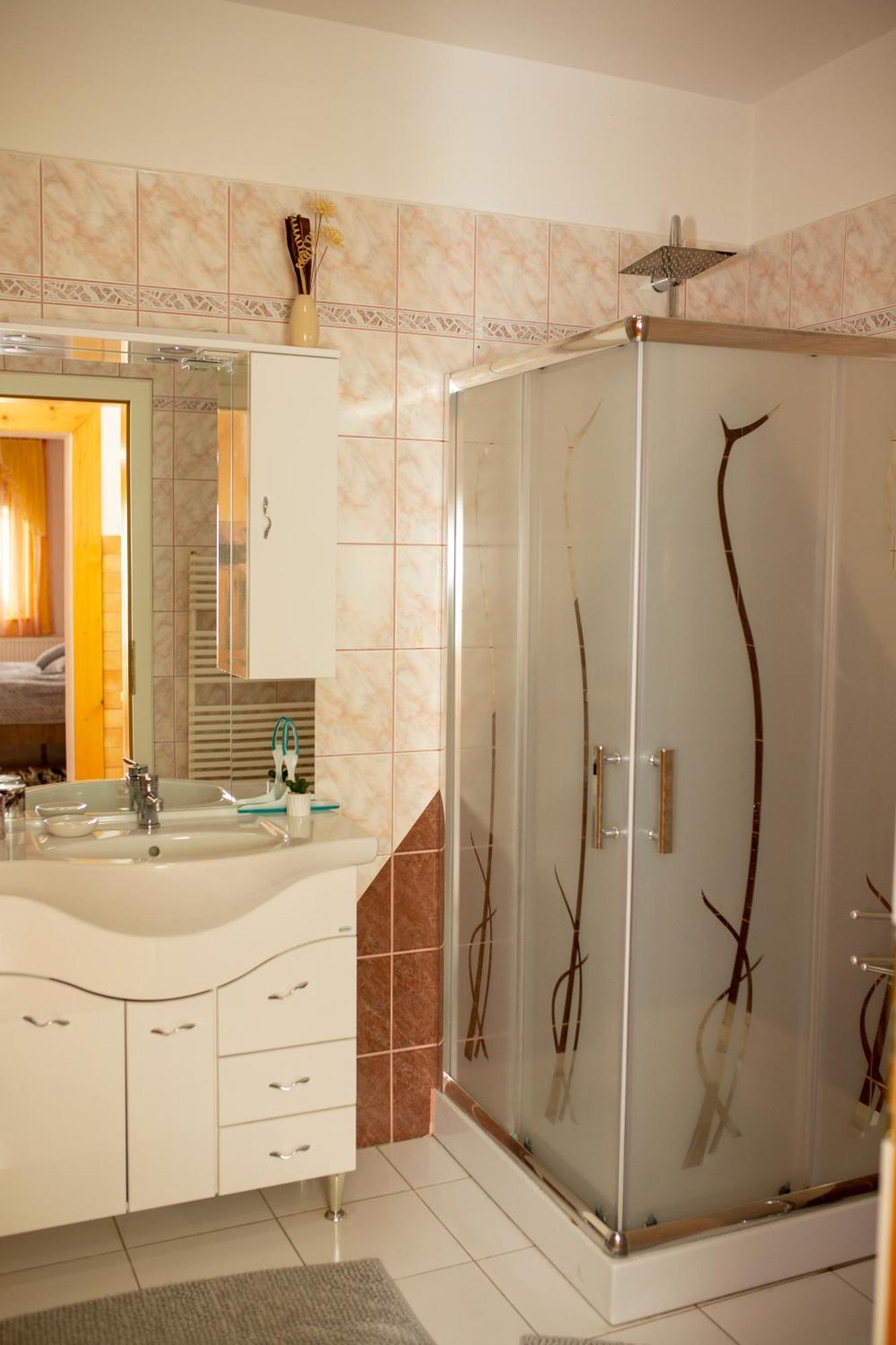 Huerkecz Apartmanhaz Hévíz Exteriör bild